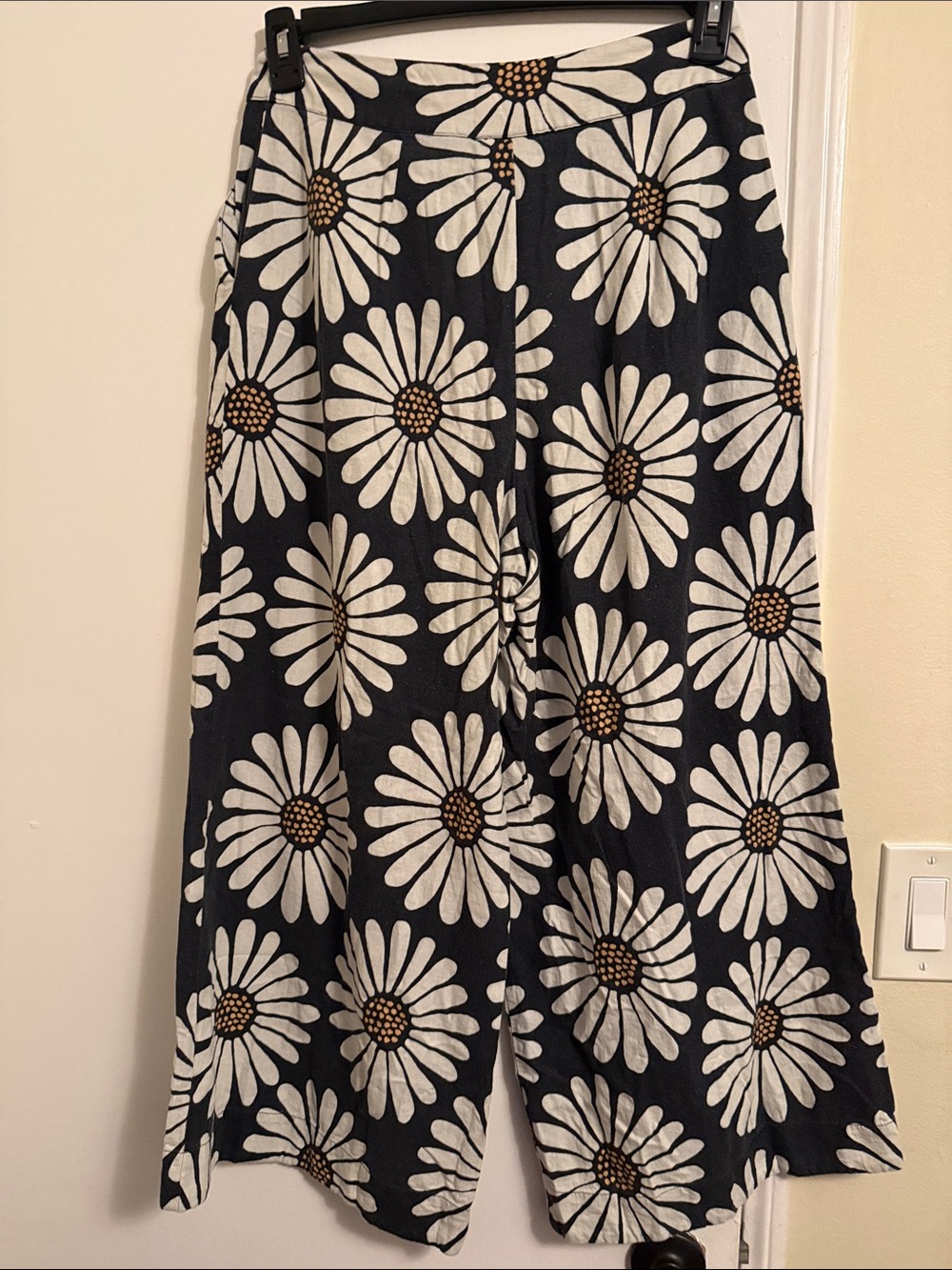 Farm Rio Linen Blend Daisy Wide-Leg Pants - Picture 8 of 9